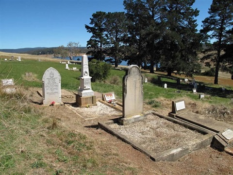 Cemetery by Lake Eucumbene 