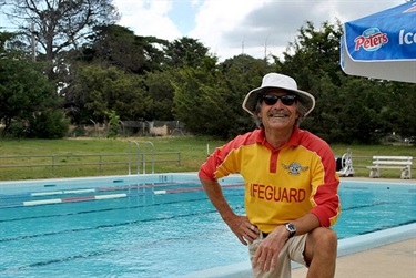 Lifeguard Ros Tinker at Berridale Pool