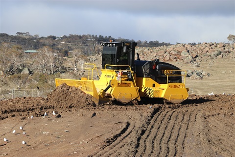 Plant moving waste at Jindabyne Landfill 