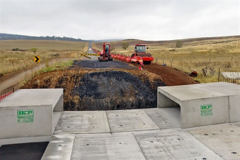 Culvert works being undertaken in the Snowy Monaro on a closed road in 2015