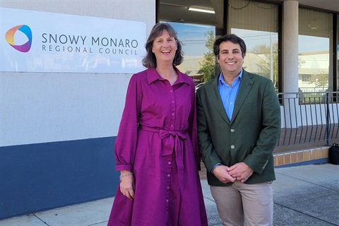 Mayor Hanna and Deputy Mayor Hopkins poser for a photo outside Cooma Council Chambers following the 11 October meeting